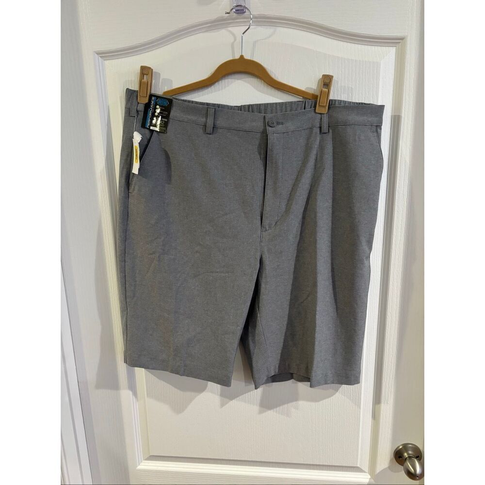 NWT Roundtree & Yorke Men’s Classic Fit Flat Front Shorts 11” Inseam.  42” Waist